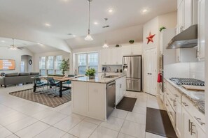 Fridge, microwave, oven, stovetop - Cozy Home Luxury Corporate Housing (Lewisville)