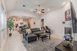TV, stereo - Cozy Home Luxury Corporate Housing (Lewisville)