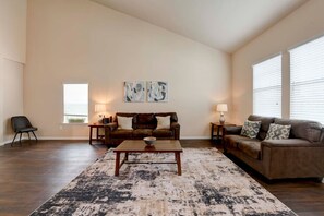 TV - Modern Home Right Next to Tesla (Austin)