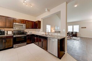 Private kitchen - Modern Home Right Next to Tesla (Austin)