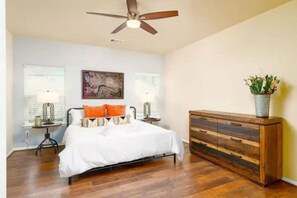 4 chambres, bureau, Wi-Fi, literie fournie