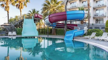 Een seizoensgebonden buitenzwembad