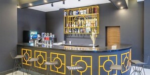 2 bars/lounges
