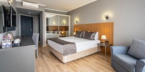 Superior-Doppel- oder -Zweibettzimmer, Balkon, Stadtblick | Laptopgeeigneter Arbeitsplatz, kostenloses WLAN