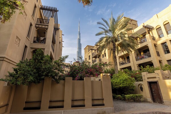 Front of property - Maison Privee - Stylish & Spacious Apartment in Downtown Dubai (Dubai)
