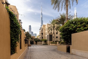 Exterior - Maison Privee - Stylish & Spacious Apartment in Downtown Dubai (Dubai)