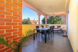 Outdoor dining - Apartment Cosy with beautiful sea view (Mastrinka)