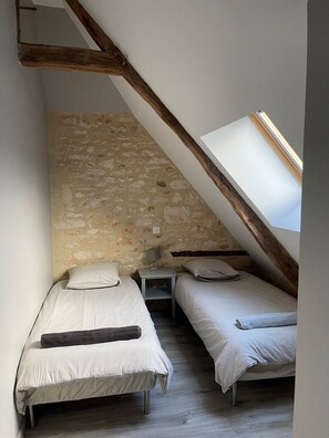 2 habitaciones, tabla de planchar con plancha y wifi gratis 