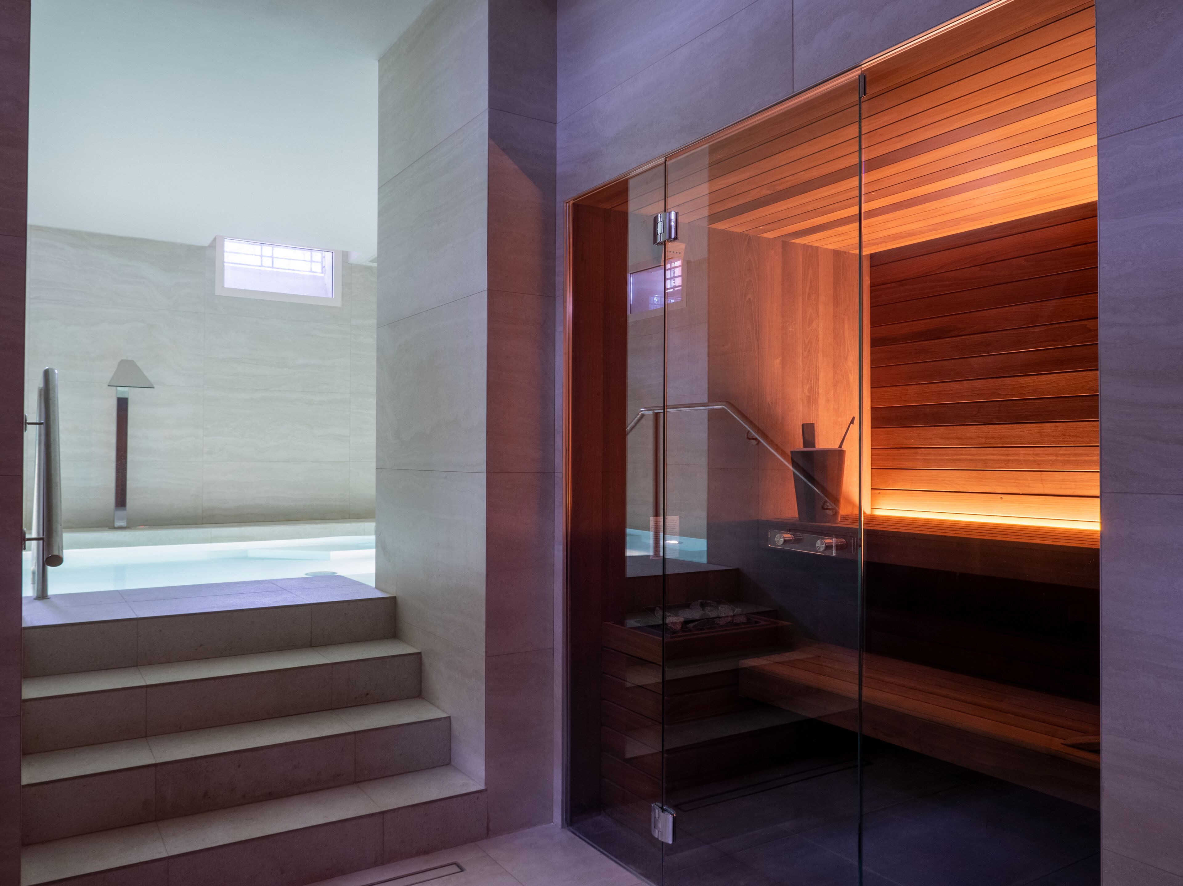 Sauna, bain à remous, hammam, massages des tissus profonds