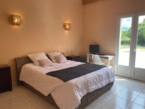 3 bedrooms, iron/ironing board, travel cot, free WiFi