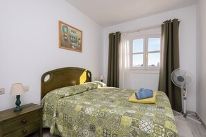 2 slaapkamers, een strijkplank/strijkijzer, gratis wifi, beddengoed