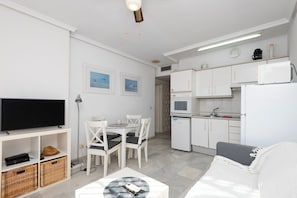 Interior - Sunny 2 bed apartment in a complex with pools close to village centre and beach. (Nerja)