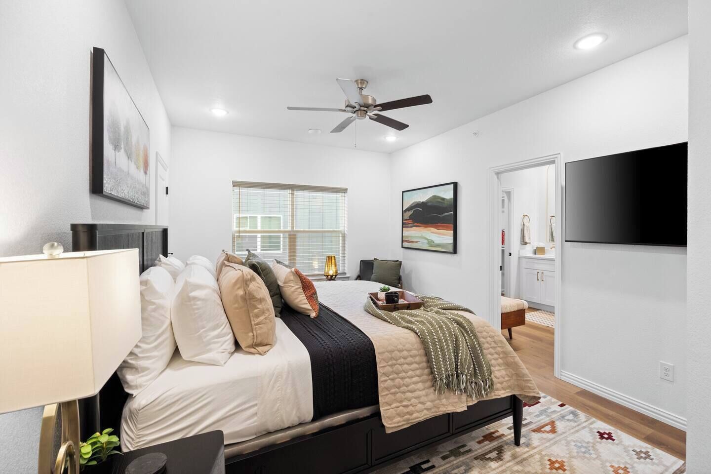 2 slaapkamers, een strijkplank/strijkijzer, gratis wifi, beddengoed