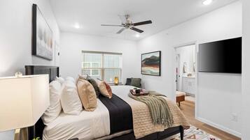 2 slaapkamers, een strijkplank/strijkijzer, gratis wifi, beddengoed