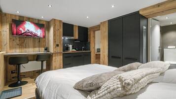 1 bedroom, iron/ironing board, free WiFi, bed sheets