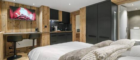 1 bedroom, iron/ironing board, travel cot, free WiFi