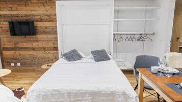 BĂŒgeleisen/BĂŒgelbrett, kostenloses WLAN, BettwĂ€sche