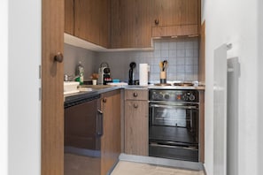 Fridge, oven, stovetop, coffee/tea maker - Charming studio near the ski slopes (Leukerbad)