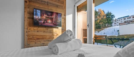 Iron/ironing board, free WiFi, bed sheets