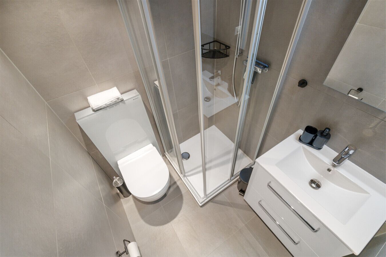 Sèche-cheveux, serviettes fournies