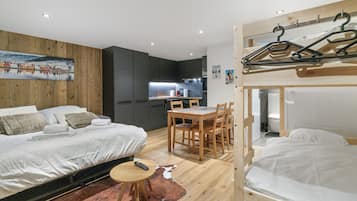 Iron/ironing board, free WiFi, bed sheets