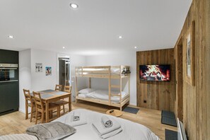1 Schlafzimmer, Bügeleisen/Bügelbrett, kostenloses WLAN, Bettwäsche