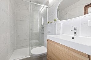 Hårføner og håndklær