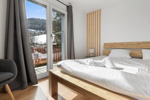 3 bedrooms, iron/ironing board, travel crib, free WiFi