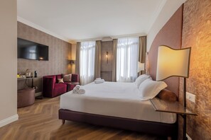 In-room safe, desk, iron/ironing board, free WiFi - Deluxe With St. Mark's Square View (Venezia)