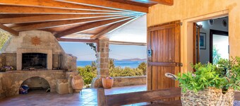 ClickSardegna Villa Julia, spectacular sea view with exclusive use swimming pool