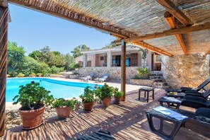 Outdoor pool - ClickSardegna Villa Julia, spectacular sea view with exclusive use swimming pool (Sardegna)