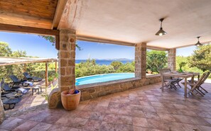 Outdoor dining - ClickSardegna Villa Julia, spectacular sea view with exclusive use swimming pool (Sardegna)