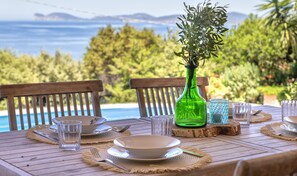 Outdoor dining - ClickSardegna Villa Julia, spectacular sea view with exclusive use swimming pool (Sardegna)