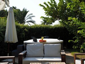 Rom – premium, hageutsikt | Terrasse/patio