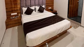 Deluxe Double or Twin Room | 1 bedroom, blackout curtains, soundproofing, free WiFi