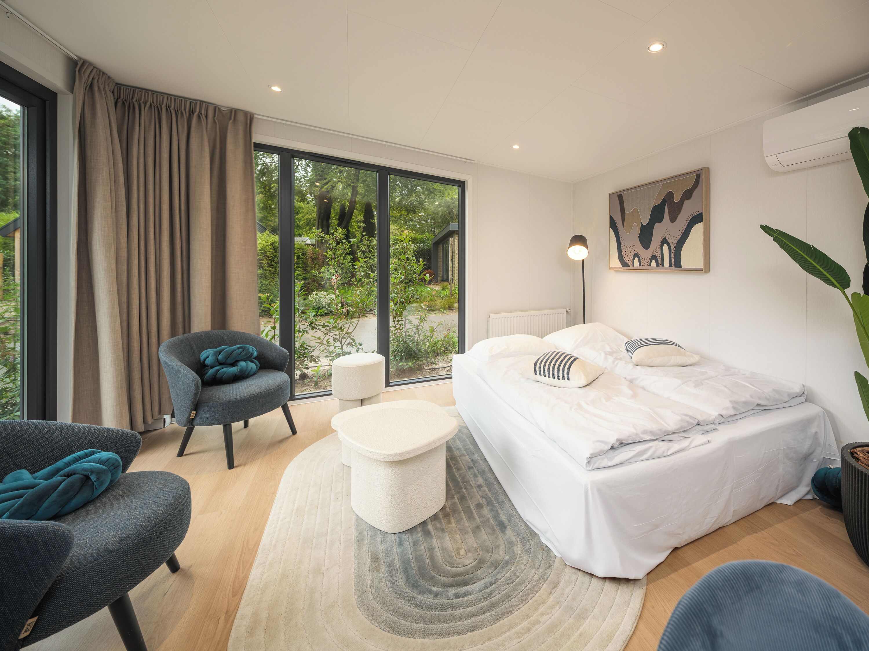 2 bedrooms, travel cot, free WiFi, bed sheets