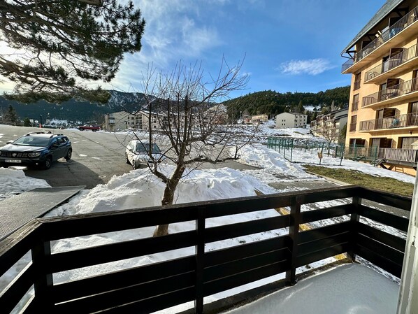 المنطقة المحيطة بالمنشأة