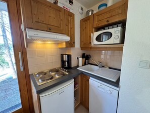 Fridge, microwave, dishwasher