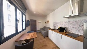 Comfort-lejlighed - 2 soveværelser | Privat køkken | Køleskab, mikrobølgeovn, kaffe-/temaskine, elkedel