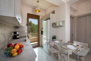 Private kitchen | Fridge, oven, coffee/tea maker, electric kettle - Attractive Holiday Home With Shared Pool (Rethymno)