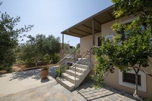 Garden - Attractive Holiday Home With Shared Pool (Rethymno)