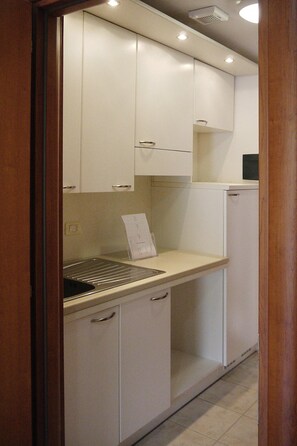 Kühlschrank, Mikrowelle, Hochstuhl