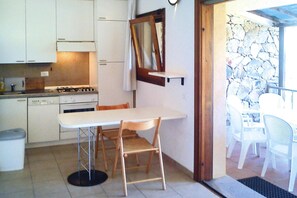 Kühlschrank, Mikrowelle, Hochstuhl