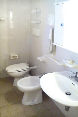 Shower - Apartment in Porto Pollo Near Sea Beach (Palau)