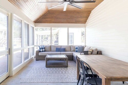 Luxe Leisure: Pool, Hot Tub & Serenity | Ash Farm