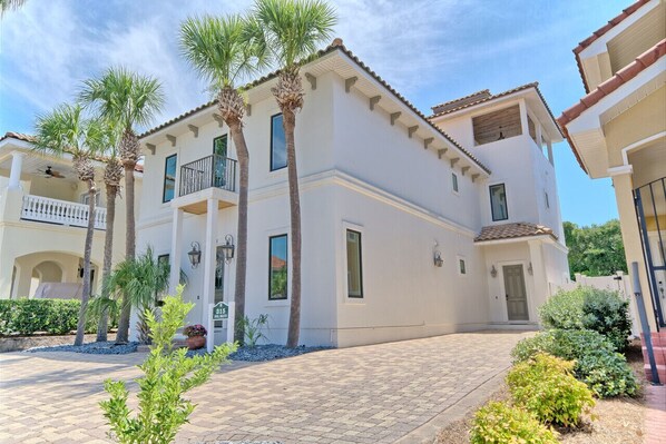 Exterior - Luxurious Home Newly Remodeled Oceanfront Pool Steps to the Beach (Panama City Beach)