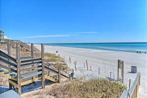 Beach nearby - Luxurious Home Newly Remodeled Oceanfront Pool Steps to the Beach (Panama City Beach)