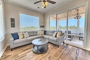 Smart TV - Luxurious Home Newly Remodeled Oceanfront Pool Steps to the Beach (Panama City Beach)