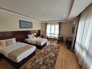 In-room safe, soundproofing, iron/ironing board, free WiFi