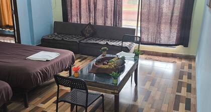 villa with WiFi and AC in vibrant Mumbai